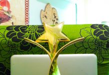 Đạt cúp Ngôi sao vàng top 10 doanh nhân trẻ thành đạt