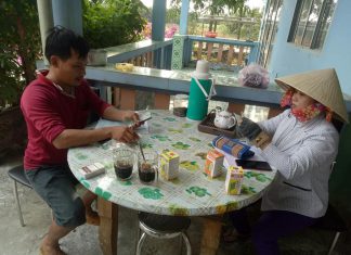 GIAO GIỐNG CHO HỘ NUÔI Ở CHỢ GẠO, TỈNH TIỀN GIANG – HEO RỪNG MIỀN TÂY